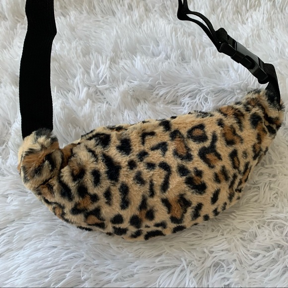 NWT Animal Print Plush Waist Bag Fluffy Fanny Pack Crossbody Shoulder Bum Bag. - Picture 6 of 11
